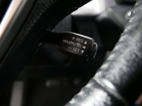 Used 2018 Toyota RAV4 XLE AWD/4WD image 31