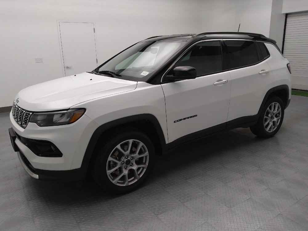 Used 2025 Jeep Compass Limited AWD/4WD image 2