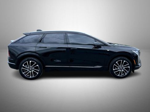 Used 2026 Cadillac Optiq Sport 2 w/ LPO, Floor Liner Package AWD/4WD image 4