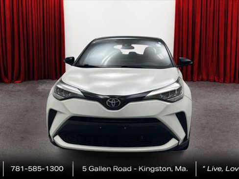 Used 2020 Toyota C-HR XLE FWD image 2