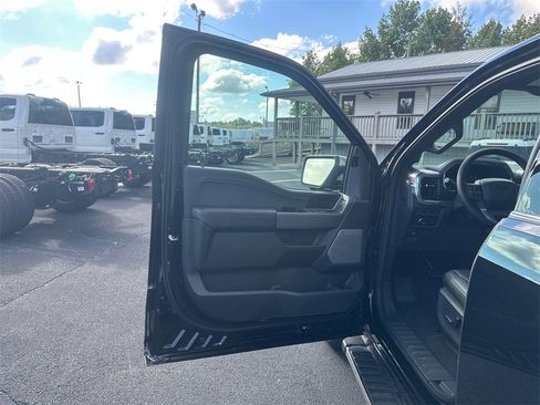 New 2025 Ford F150 Lariat w/ Equipment Group 501A Mid image 16