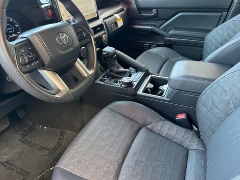 Certified 2025 Toyota 4Runner TRD Off-Road Premium AWD/4WD image 11