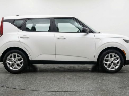 Used 2025 Kia Soul LX w/ LX Technology Package FWD image 11