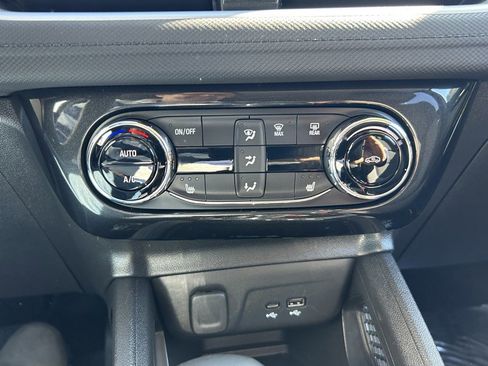 Used 2025 Chevrolet TrailBlazer LT w/ Convenience Package image 25