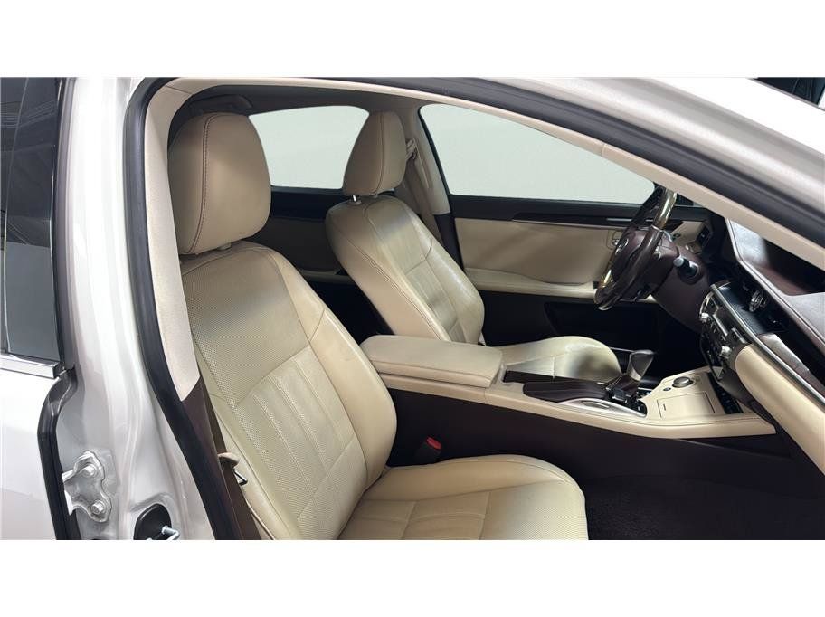 Used 2016 Lexus ES 350 w/ Luxury Package w/Wood Trim FWD image 26