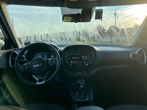 Used 2024 Kia Soul LX w/ Option Group 015 FWD image 5
