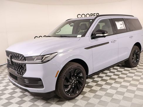 New 2025 Lincoln Navigator Reserve w/ Jet Appearance Package AWD/4WD image 11