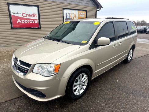 Used 2014 Dodge Grand Caravan SXT image 1