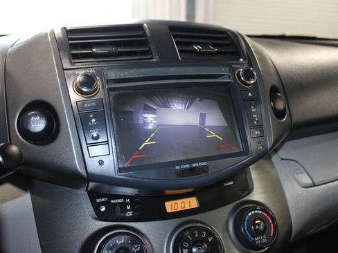 Used 2011 Toyota RAV4 4WD w/ Base L4 Extra Value Pkg image 18