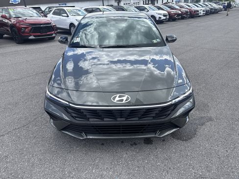 Used 2025 Hyundai Elantra SEL FWD image 9