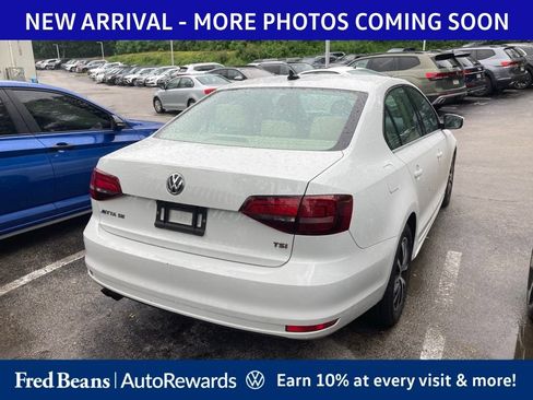 Used 2017 Volkswagen Jetta SE FWD image 6