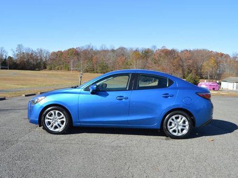 Used 2017 Toyota Yaris iA image 64