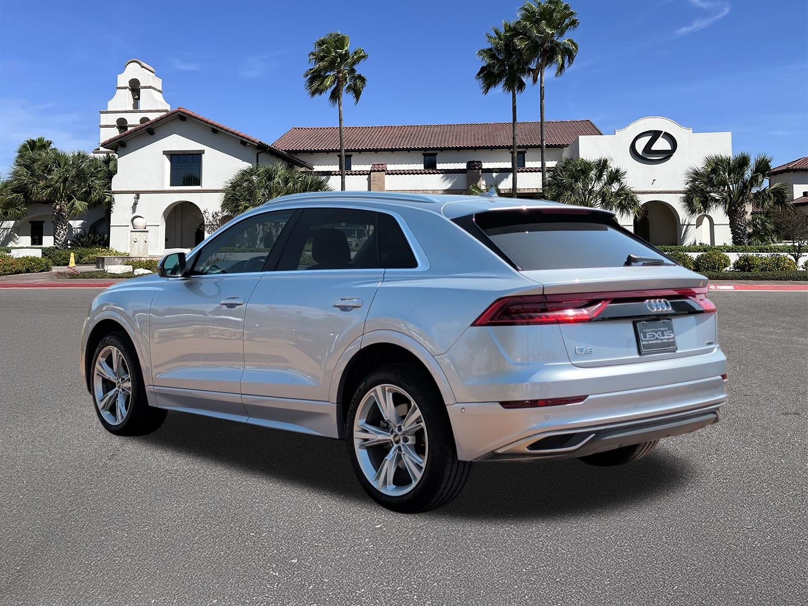Used 2022 Audi Q8 Premium w/ Convenience Package AWD/4WD image 4