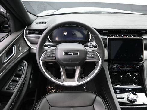 New 2025 Jeep Grand Cherokee L Limited w/ Black Appearance Package image 19