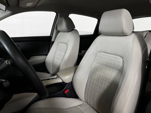 Used 2025 Honda HR-V LX image 13