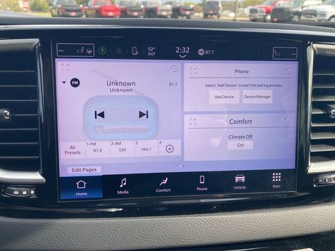 Used 2023 Chrysler Pacifica Touring-L image 21