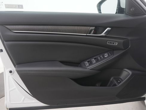 Used 2020 Honda Accord EX-L image 18