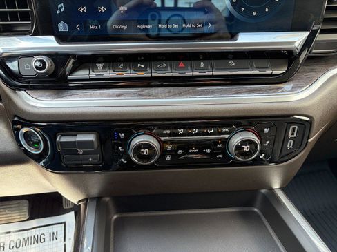 Used 2025 Chevrolet Silverado 2500 LTZ w/ LTZ Premium Package AWD/4WD image 16