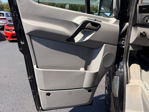 Used 2015 Mercedes-Benz Sprinter 3500 image 21
