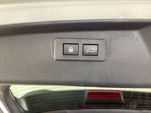 Used 2025 Subaru Outback Premium w/ Popular Package #1A AWD/4WD image 32