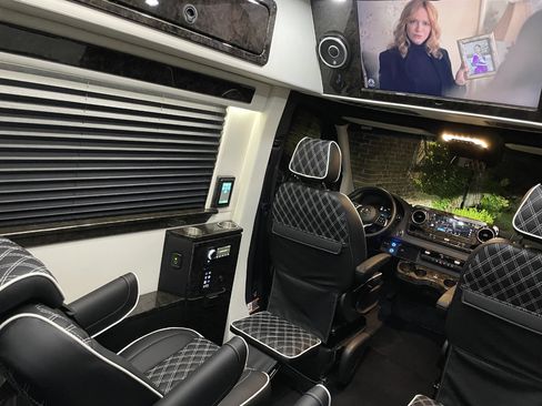 Used 2022 Mercedes-Benz Sprinter 2500 image 14