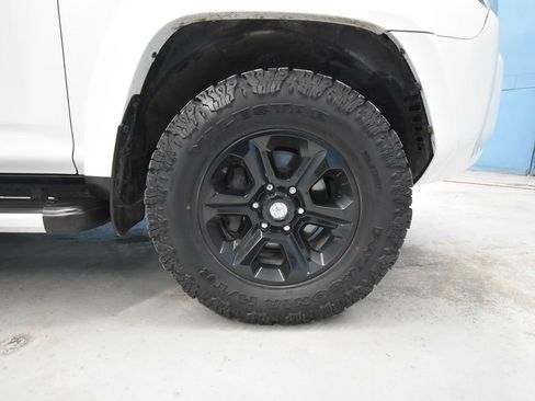 Used 2018 Toyota 4Runner SR5 Premium image 38