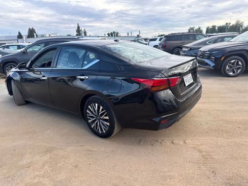 Used 2023 Nissan Altima 2.5 SV FWD image 7