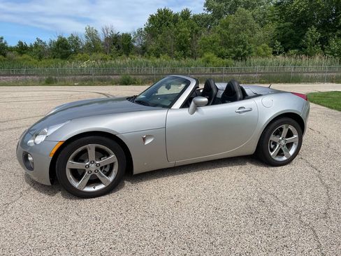 Used 2007 Pontiac Solstice GXP w/ Premium Package RWD image 9