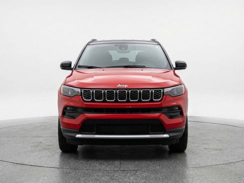 Used 2025 Jeep Compass Limited AWD/4WD image 2