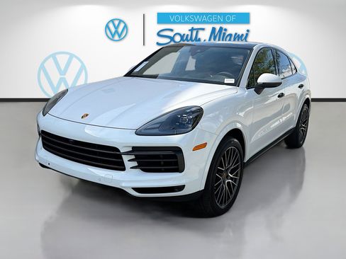Used 2023 Porsche Cayenne Platinum Edition image 3
