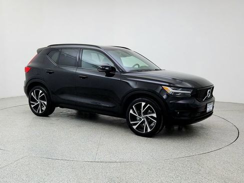 Used 2019 Volvo XC40 T5 R-Design image 3
