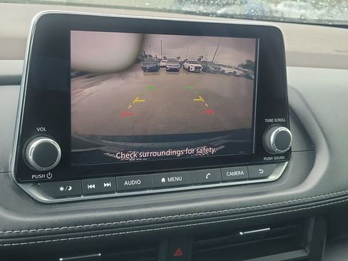 Used 2023 Nissan Rogue S image 27