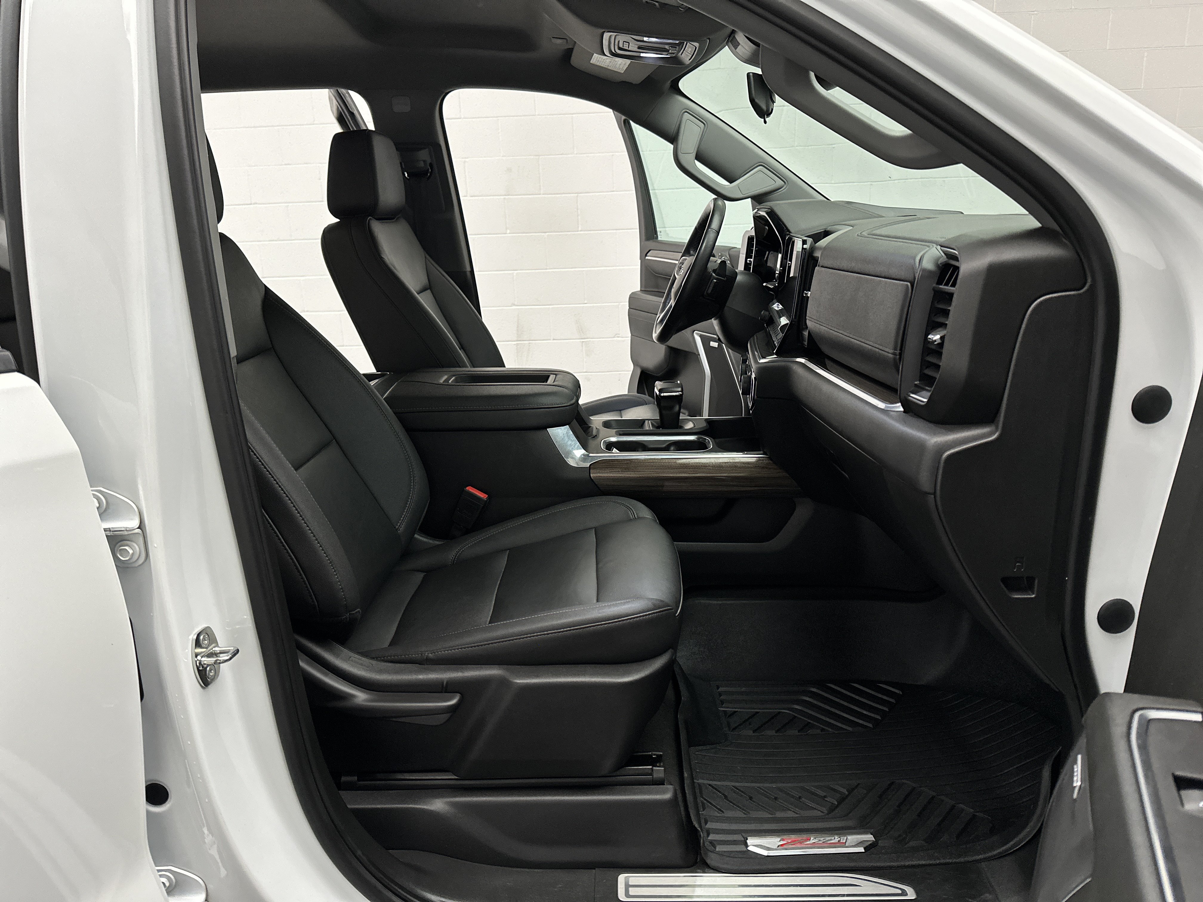Used 2022 Chevrolet Silverado 1500 LT Trail Boss w/ Convenience Package II AWD/4WD image 22