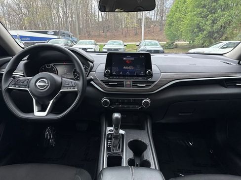 Used 2025 Nissan Altima 2.5 SV image 23
