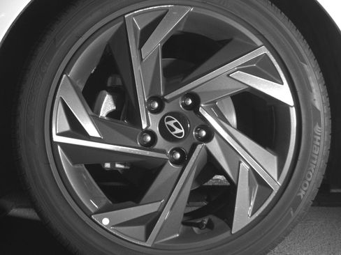 Used 2025 Hyundai Elantra SEL FWD image 15