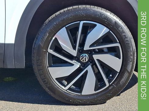 Used 2025 Volkswagen Atlas SE AWD/4WD image 8