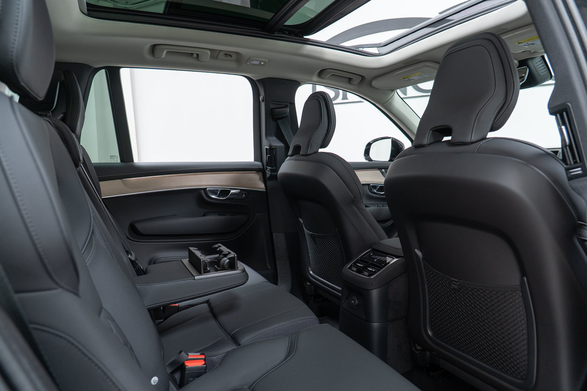 New 2026 Volvo XC90 T8 Plus w/ Protection Package Premier AWD/4WD image 23
