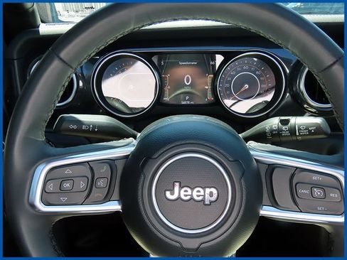 Used 2023 Jeep Wrangler Unlimited Sahara AWD/4WD image 17