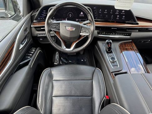 Certified 2022 Cadillac Escalade ESV Premium Luxury AWD/4WD image 18