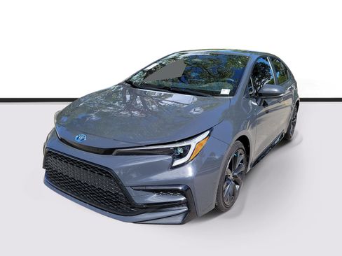 Used 2025 Toyota Corolla SE FWD image 2