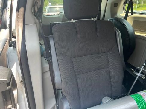 Used 2016 Dodge Grand Caravan SXT FWD image 11