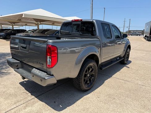 Used 2021 Nissan Frontier SV w/ Midnight Edition Floor Mats image 7