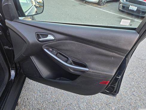 Used 2012 Ford Focus Titanium FWD image 36
