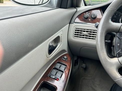 Used 2009 Buick LaCrosse CXL image 11