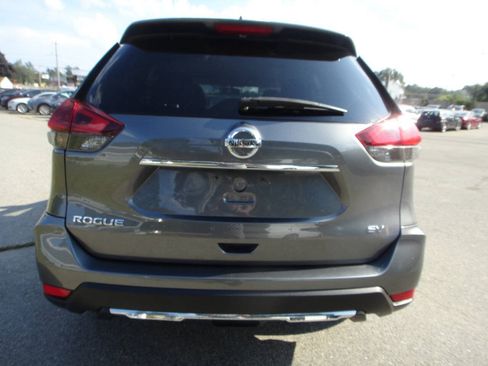 Used 2018 Nissan Rogue SV w/ Premium Package FWD image 5