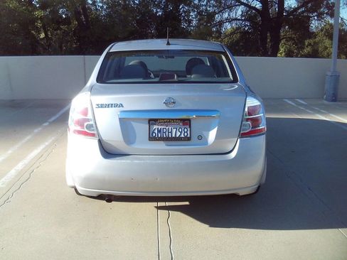 Used 2010 Nissan Sentra 2.0 S image 8