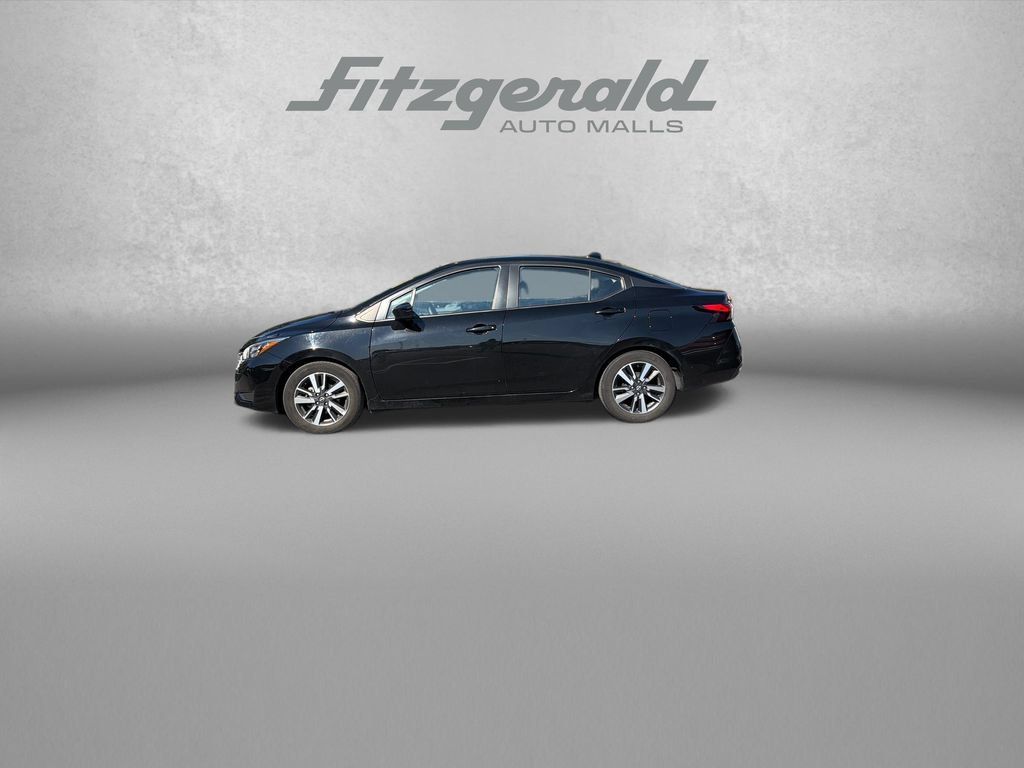 Used 2025 Nissan Versa SV FWD image 5