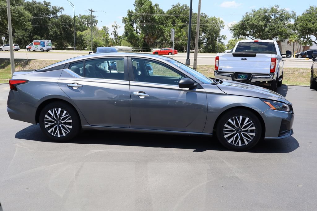 Used 2024 Nissan Altima 2.5 SV FWD image 10