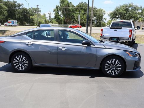 Used 2024 Nissan Altima 2.5 SV FWD image 10