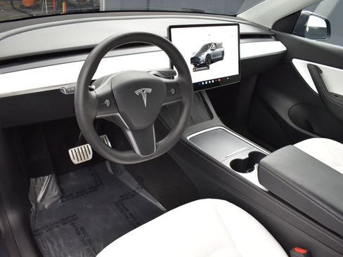 Used 2022 Tesla Model Y Performance image 11